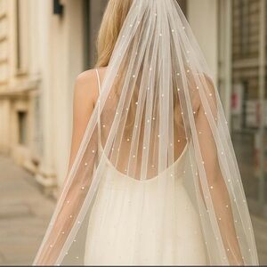 Elegant Ivory pearl detail Bridal Veil 58” waltz length - never worn